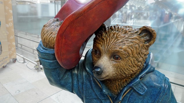 Greeting bear